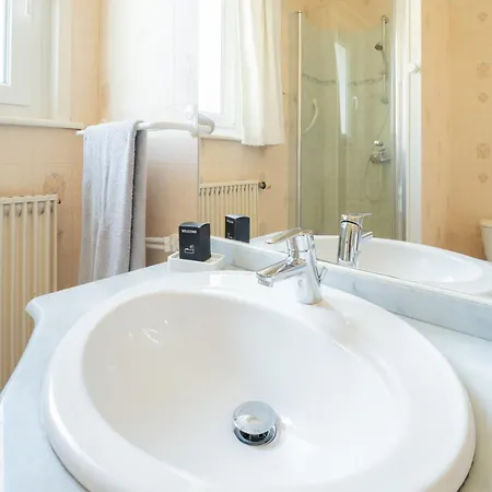 Maison Porteloise 10pers Avec Cour, Au Bord De L'eau