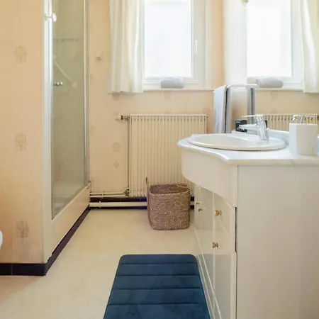 펜션 Maison Porteloise 10pers Avec Cour, Au Bord De L'eau