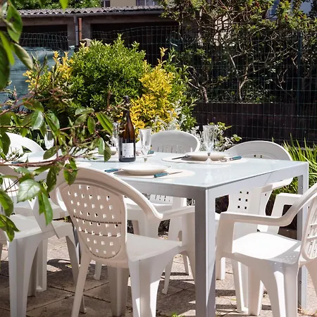 Maison Porteloise 10pers Avec Cour, Au Bord De L'eau 펜션 *