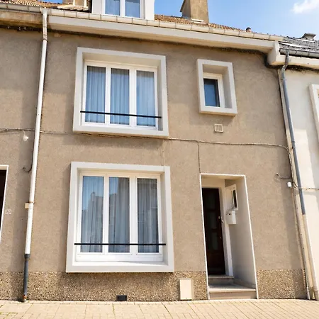 Maison Porteloise 10pers Avec Cour, Au Bord De L'eau